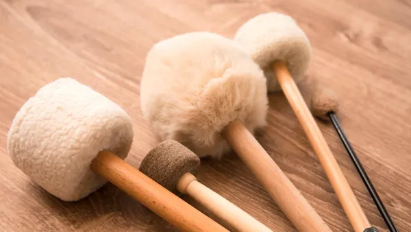 Klangschale mit Schlegel